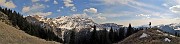 28 Sul sent. 124, con vista verso il Monte Cavallo